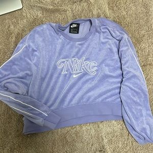 Cropped Nike long sleeve- retro styled